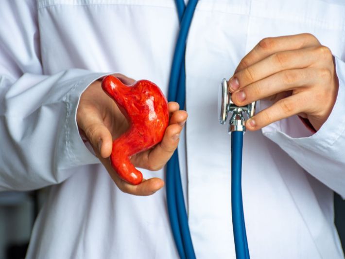 ارتخاء صمام المعدة: الأعراض والأسباب والعلاج