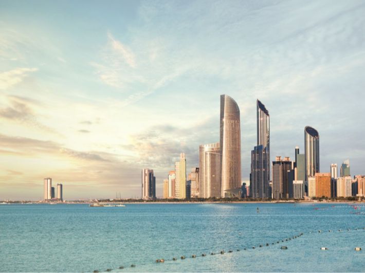 تعرّف على أماكن فطور على البحر في أبوظبي