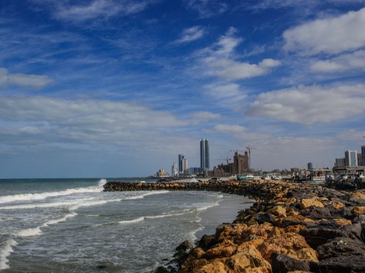 كم عدد سكان مدينة عجمان؟