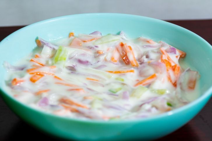 طريقة تحضير سلطة لبن بالخيار والجزر