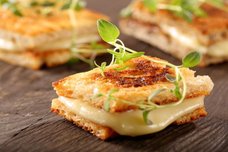 طريقة تحضير لقيمات توست بالجبن