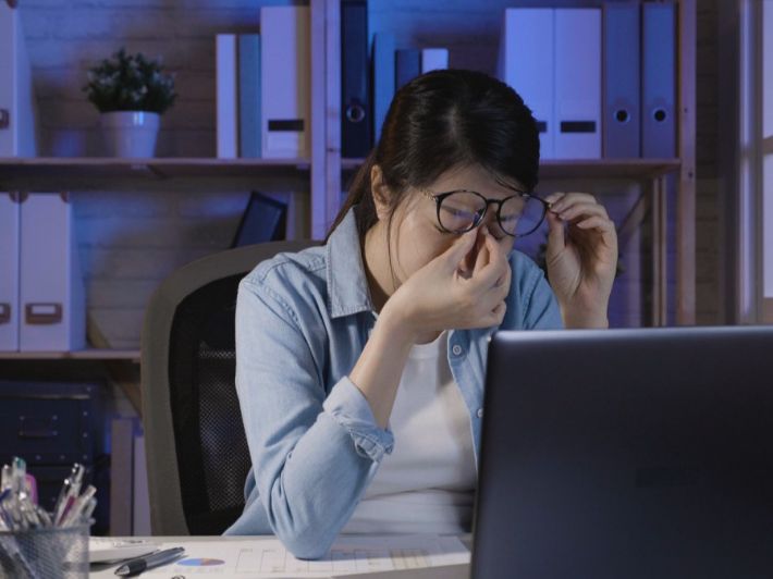 اكتشف كيفية تنظيم النوم بعد السهر