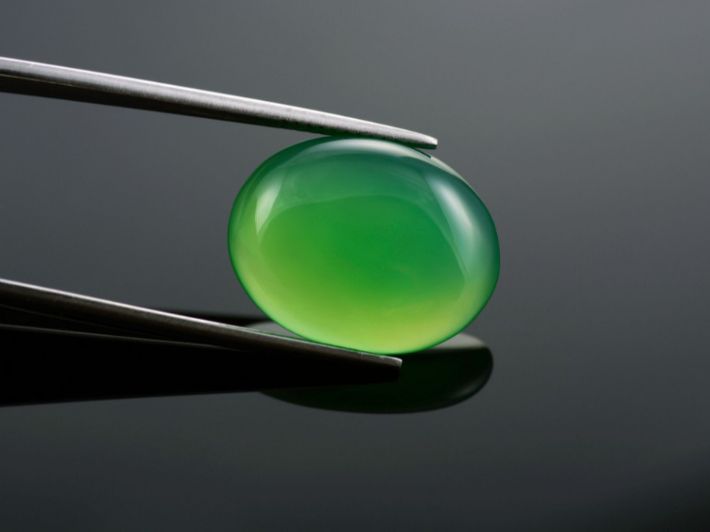 ما الفرق بين اليشم والعقيق الأخضر؟